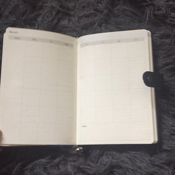 Premium Undated Planner - Picture 4 of 5